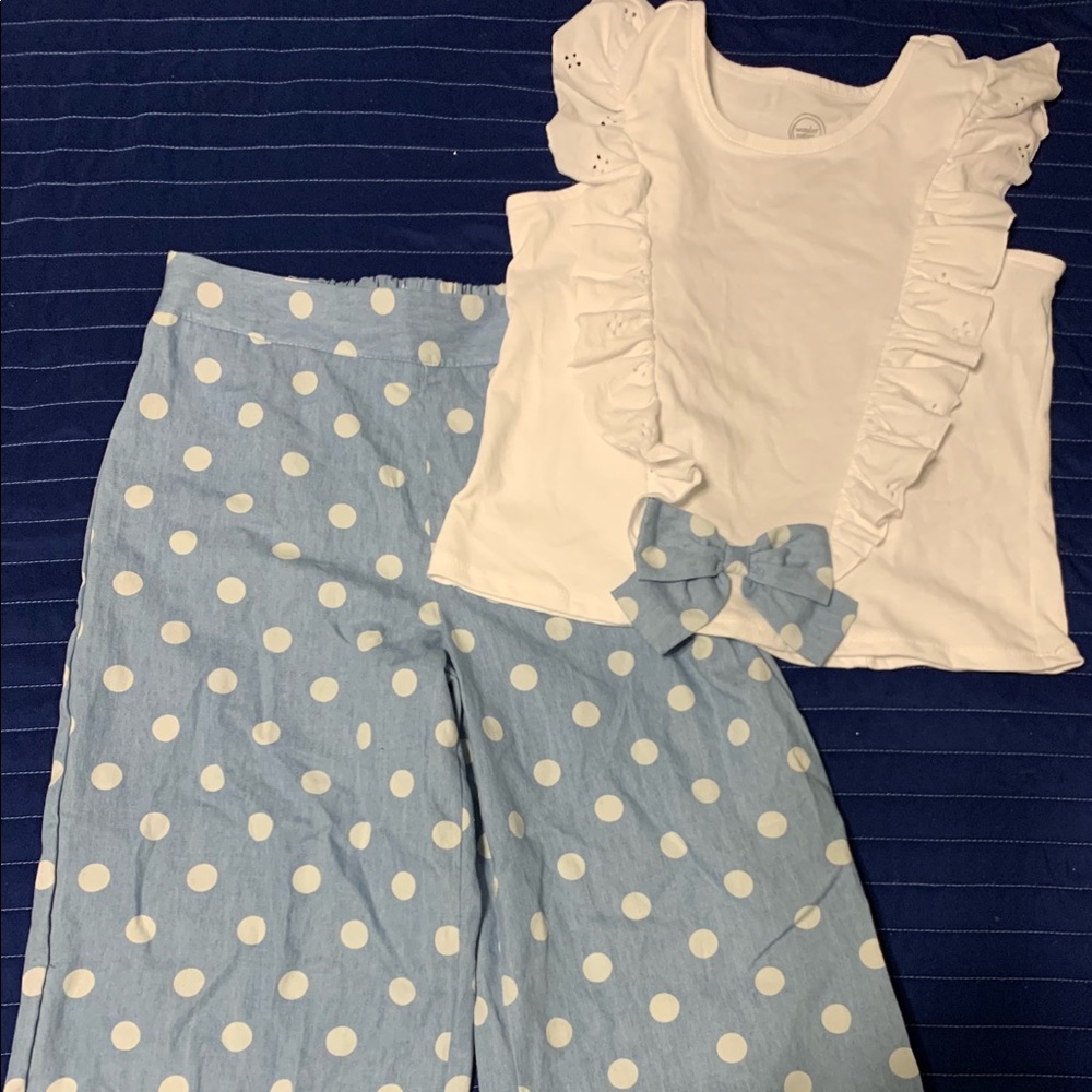 ⭐️Make an offer. Brand New Girls 2 piece Outfit